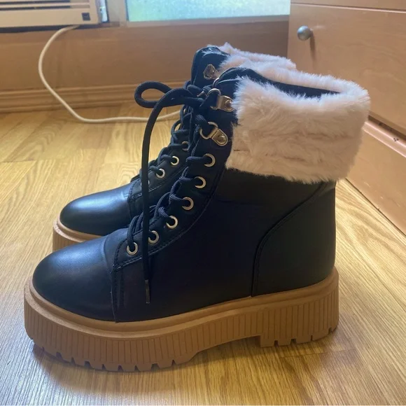 Boots with the fur! Platform “combat “ boots size 8 EUC - Picture 2 of 16